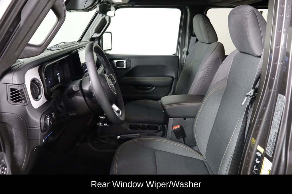 Used 2025 Jeep Wrangler Unlimited Sahara w/ Safety Group image 16