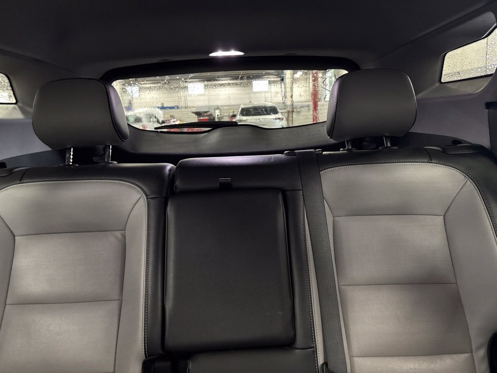 Used 2024 GMC Terrain SLT AWD/4WD image 18
