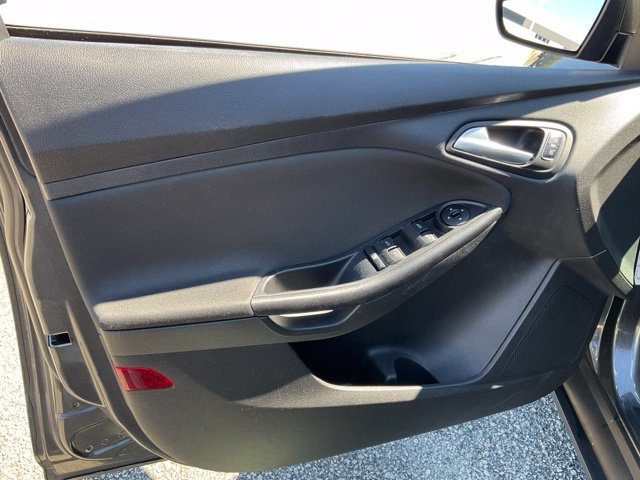 Used 2016 Ford Focus SE FWD image 6