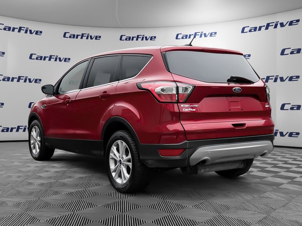 Used 2017 Ford Escape SE w/ SE Cold Weather Package AWD/4WD image 3