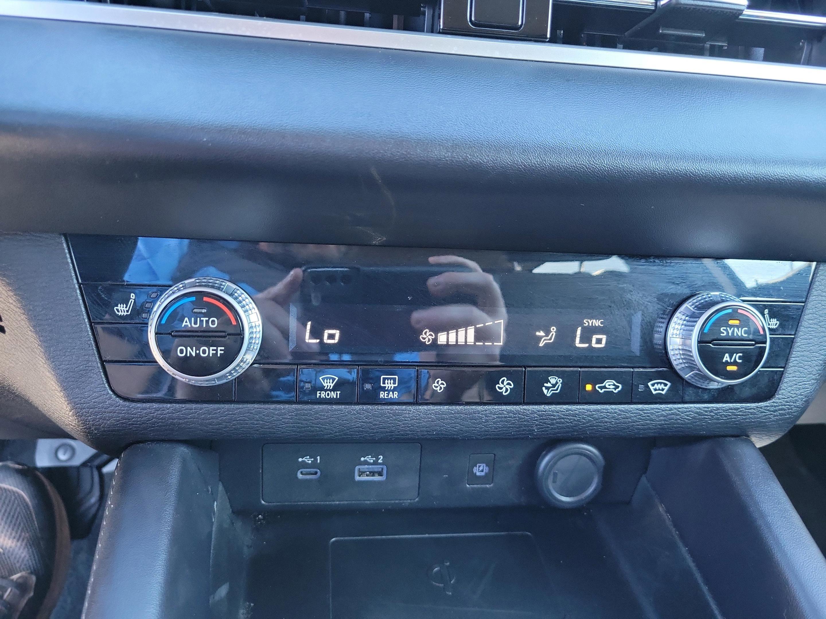 Used 2024 Mitsubishi Outlander SE image 29