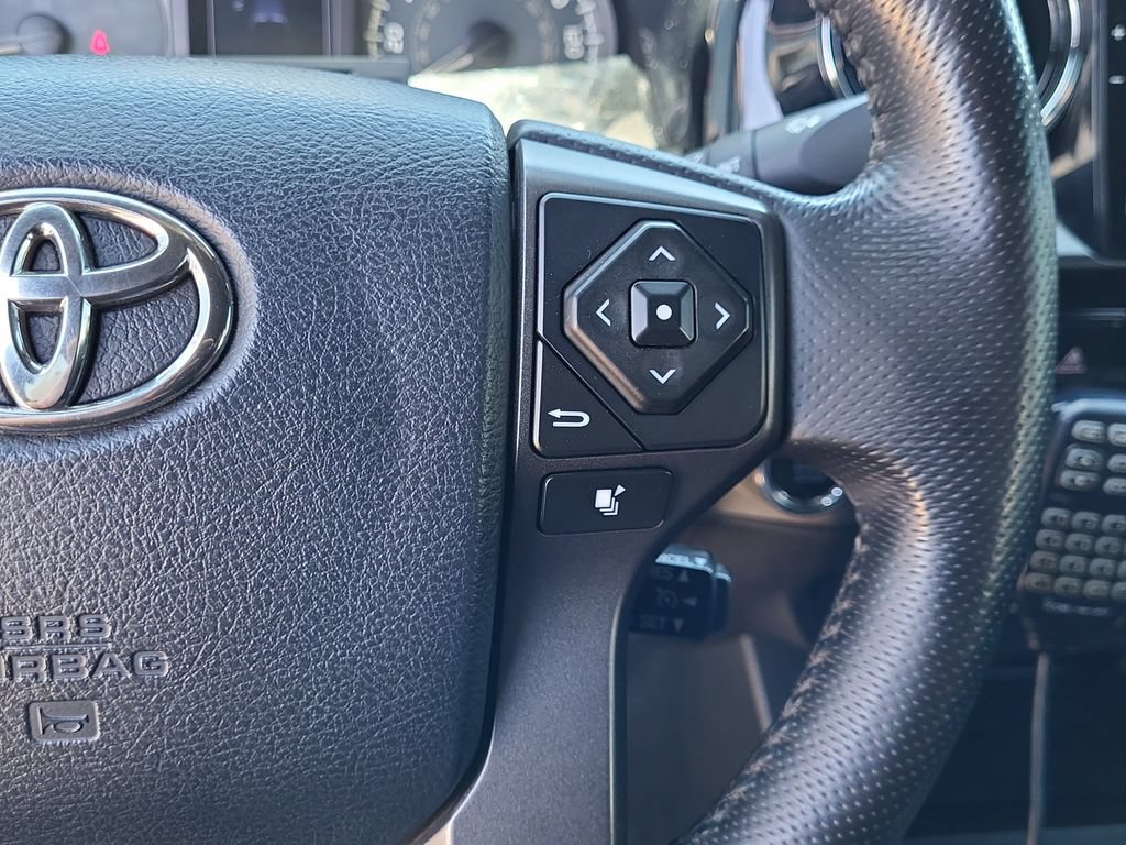 Used 2016 Toyota Tacoma TRD Off-Road w/ Premium & Technology Package AWD/4WD image 26