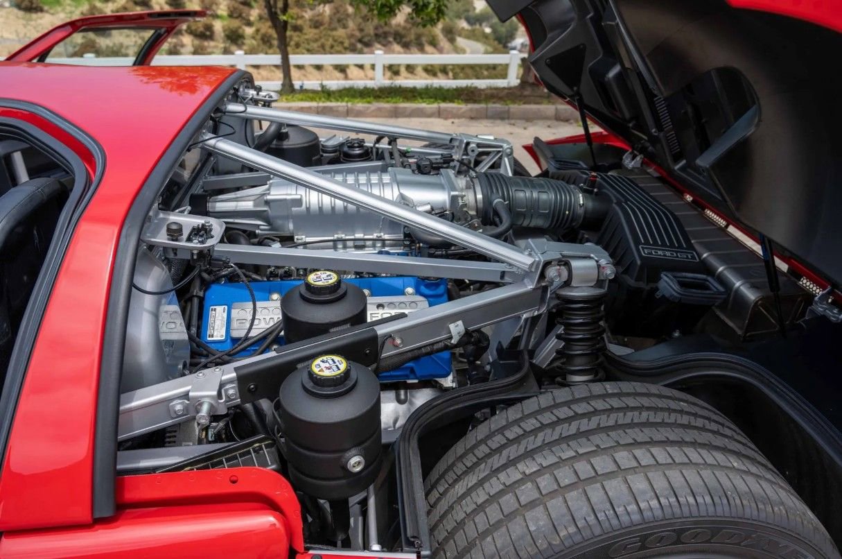 Used 2005 Ford GT RWD image 4