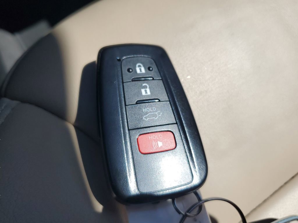 Used 2025 Cadillac XT4 Premium Luxury image 36