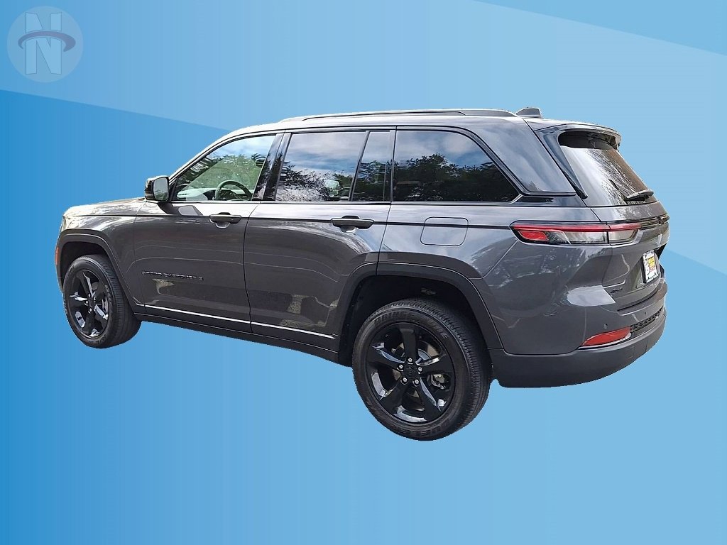 Used 2024 Jeep Grand Cherokee Altitude image 6