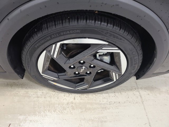 Used 2025 Kia K4 EX FWD image 32