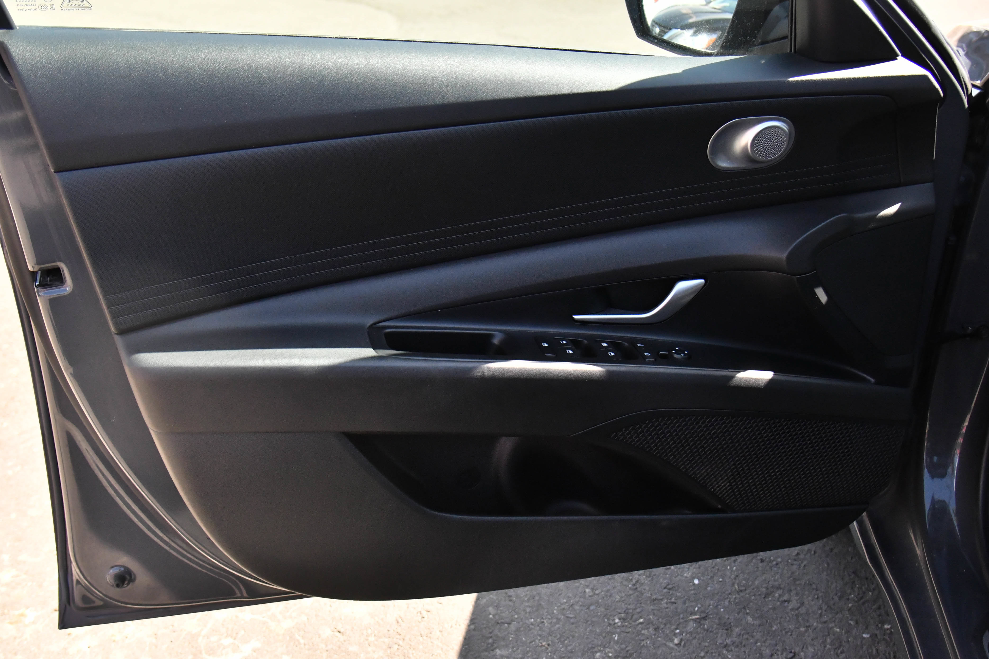 Used 2024 Hyundai Elantra SE FWD image 13
