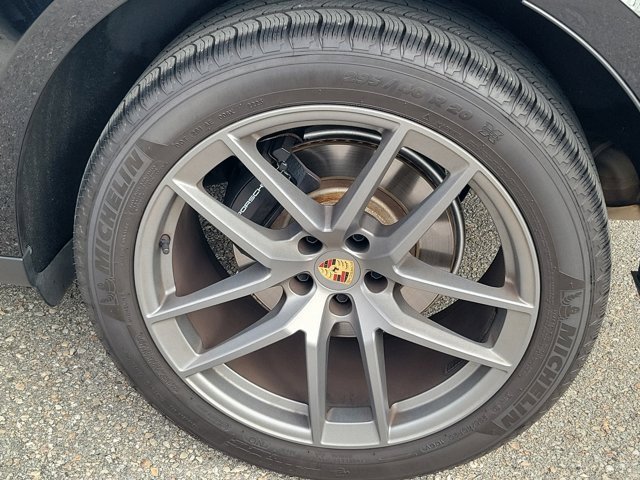Used 2024 Porsche Macan Turbo image 10
