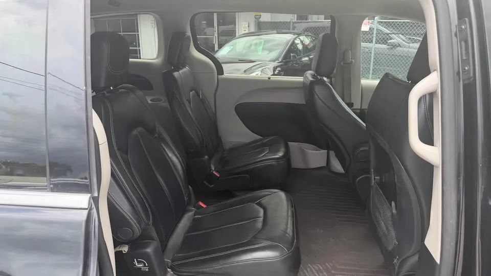Used 2020 Chrysler Voyager Lxi FWD image 5