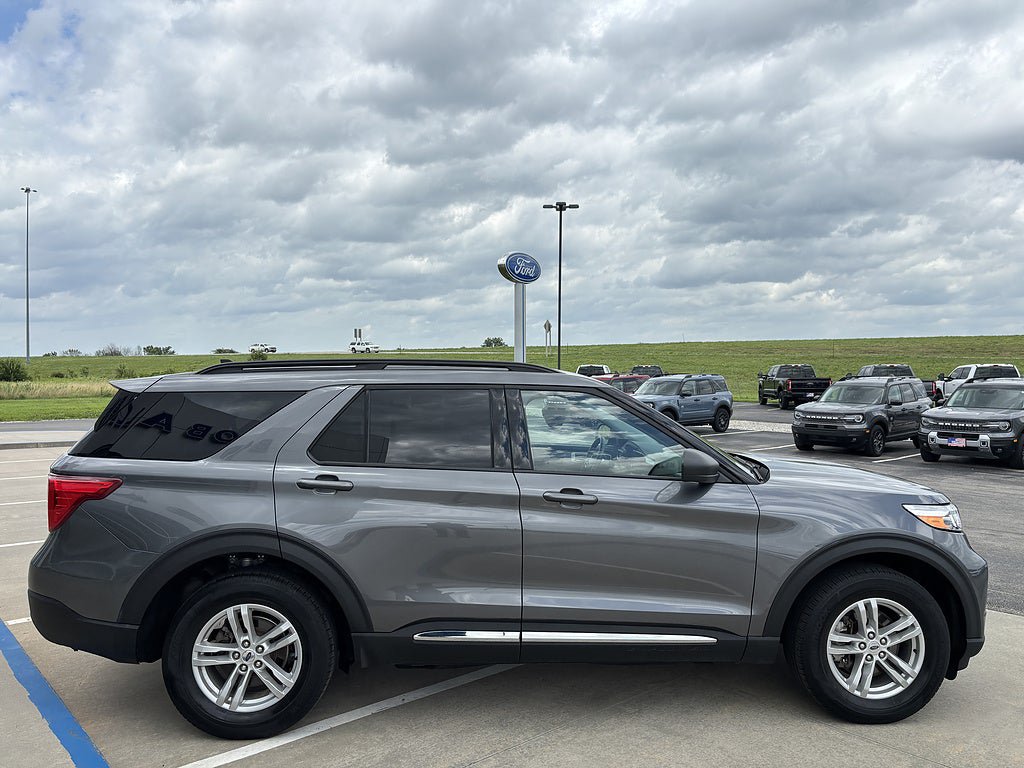 Used 2023 Ford Explorer XLT w/ Equipment Group 202A AWD/4WD image 6