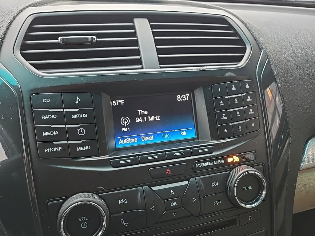 Used 2017 Ford Explorer XLT image 53