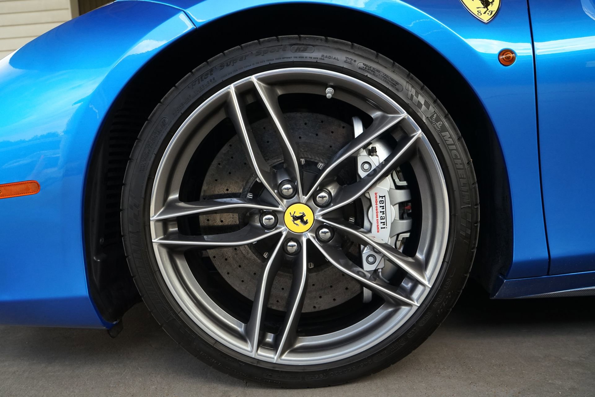 Used 2017 Ferrari 488 Spider image 33