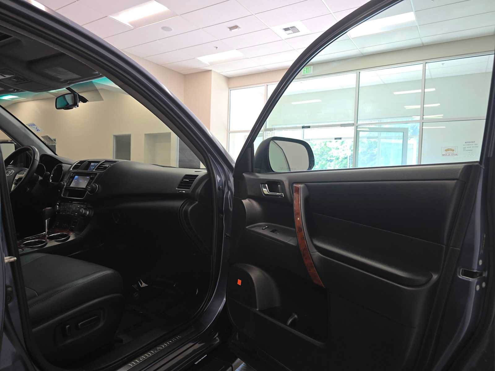 Used 2013 Toyota Highlander Limited AWD/4WD image 31