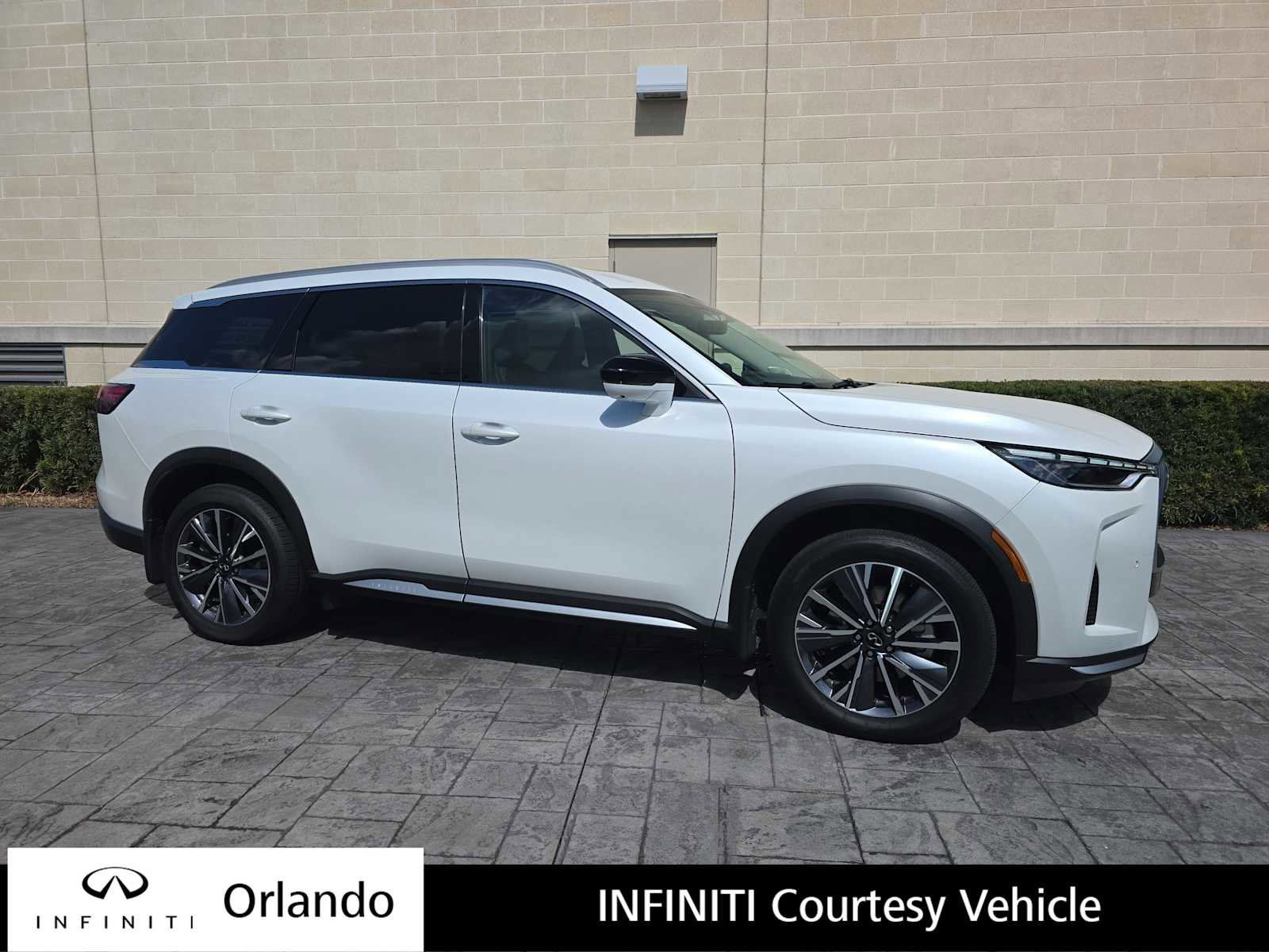 Certified 2026 INFINITI QX60 Luxe w/ Cargo Package FWD image 1