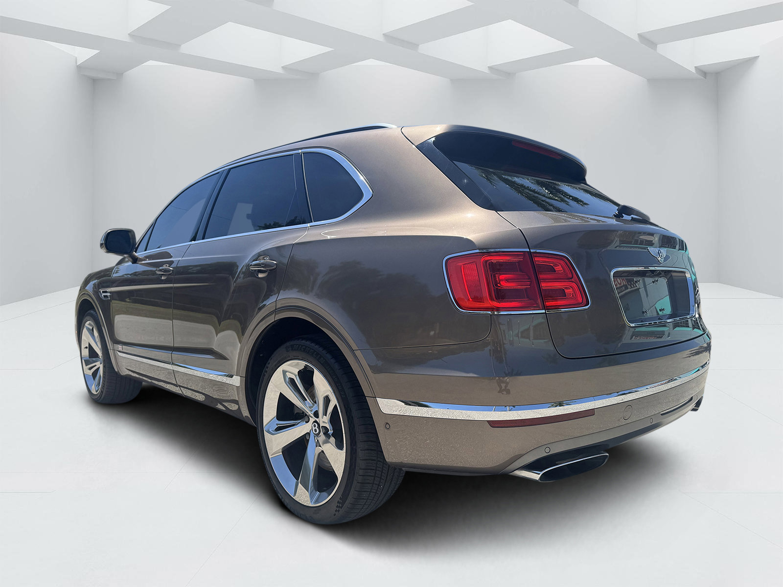 Used 2018 Bentley Bentayga image 4
