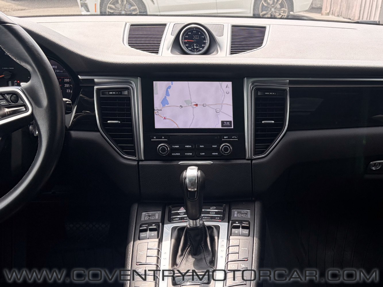 Used 2018 Porsche Macan Sport Edition AWD/4WD image 19