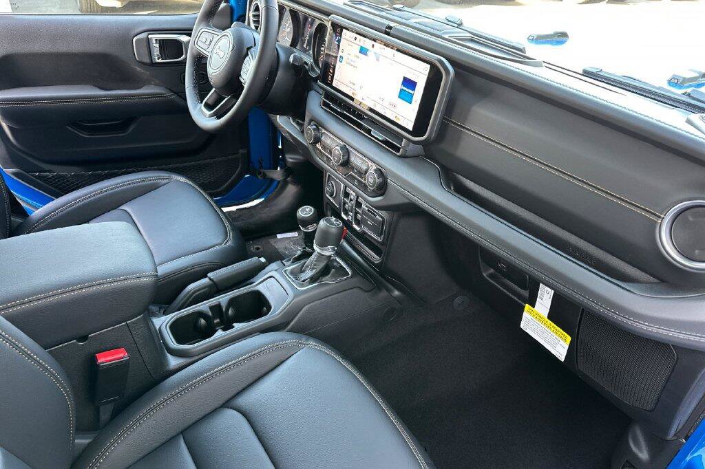 New 2026 Jeep Gladiator Sport AWD/4WD image 15