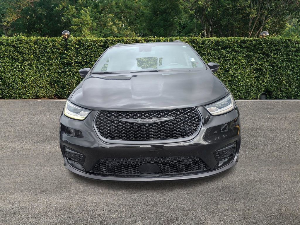 Used 2021 Chrysler Pacifica Limited w/ Uconnect Theater Family Group image 9