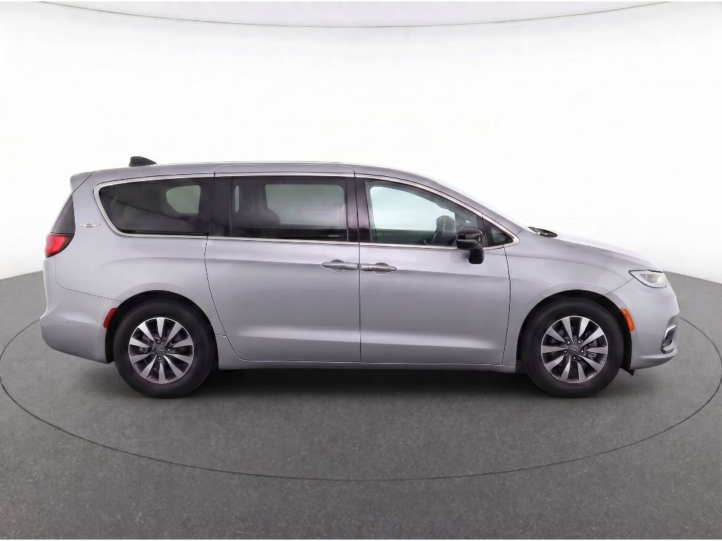 Used 2024 Chrysler Pacifica Limited FWD image 8