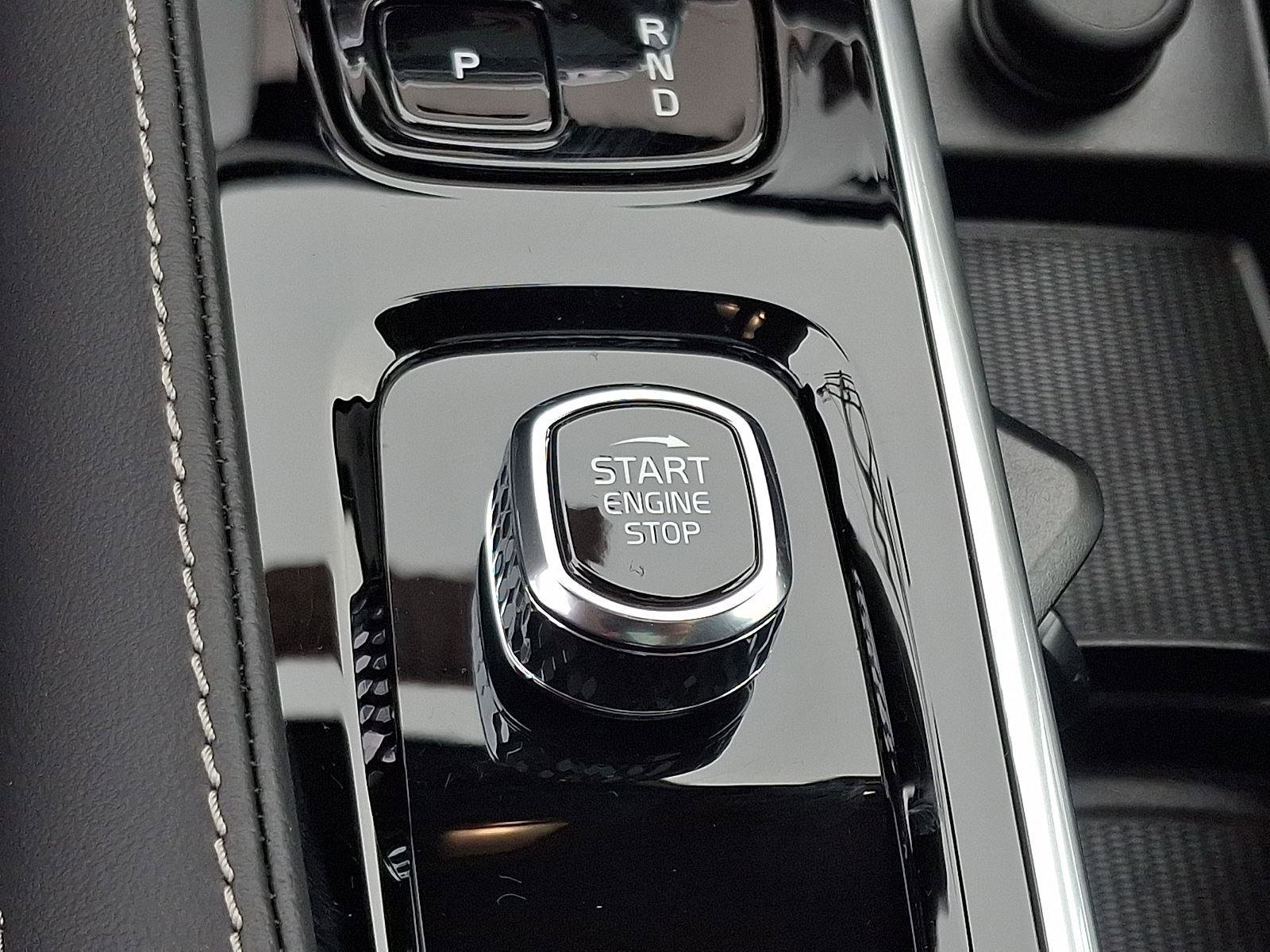 Certified 2025 Volvo XC90 T8 Ultra image 27