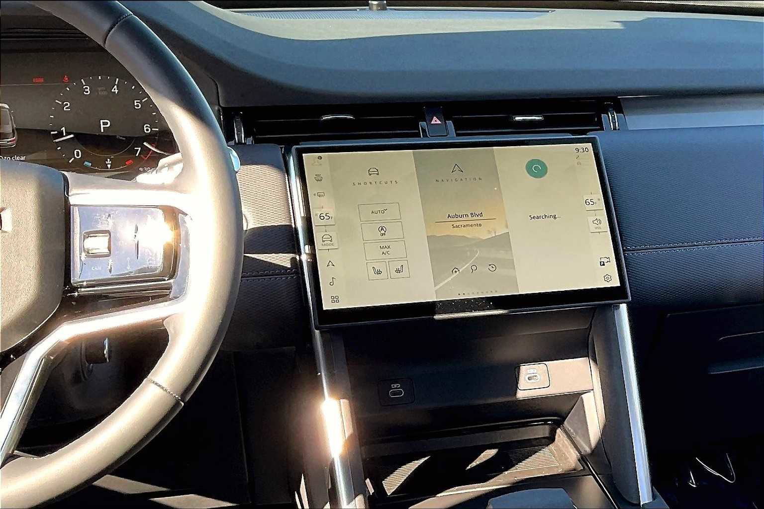 Used 2025 Land Rover Discovery Sport Dynamic SE image 9