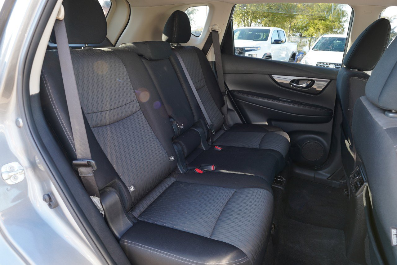 Used 2020 Nissan Rogue SV FWD image 24