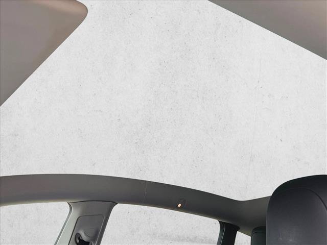 Used 2022 Tesla Model Y Performance AWD/4WD image 9