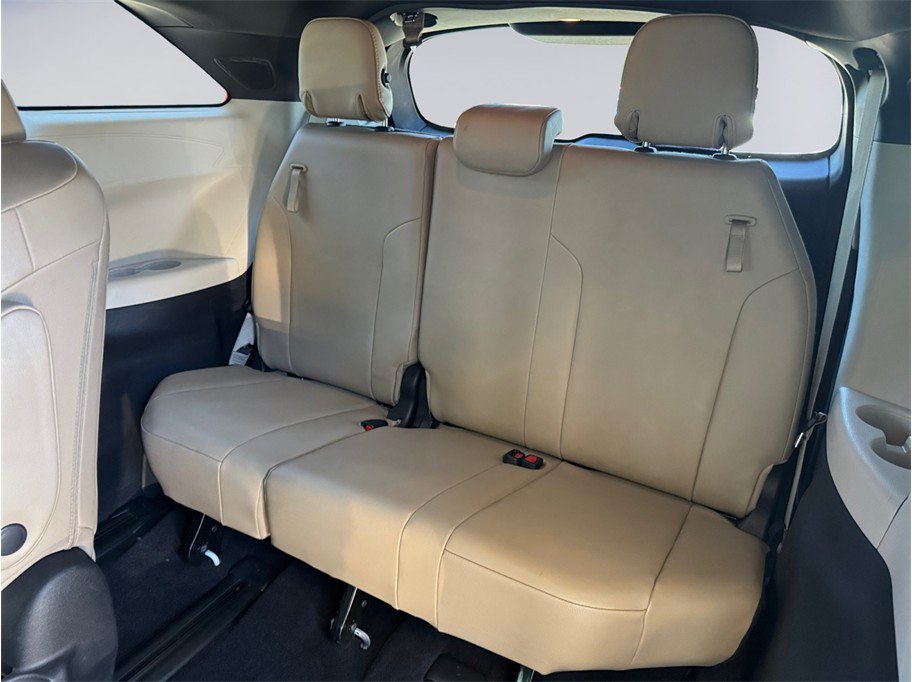 Used 2021 Toyota Sienna XLE w/ XLE Plus Package FWD image 21