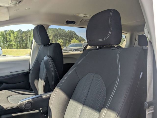 Used 2021 Chrysler Voyager LX image 14