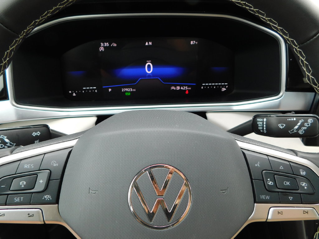 Used 2025 Volkswagen Taos SE AWD/4WD image 30