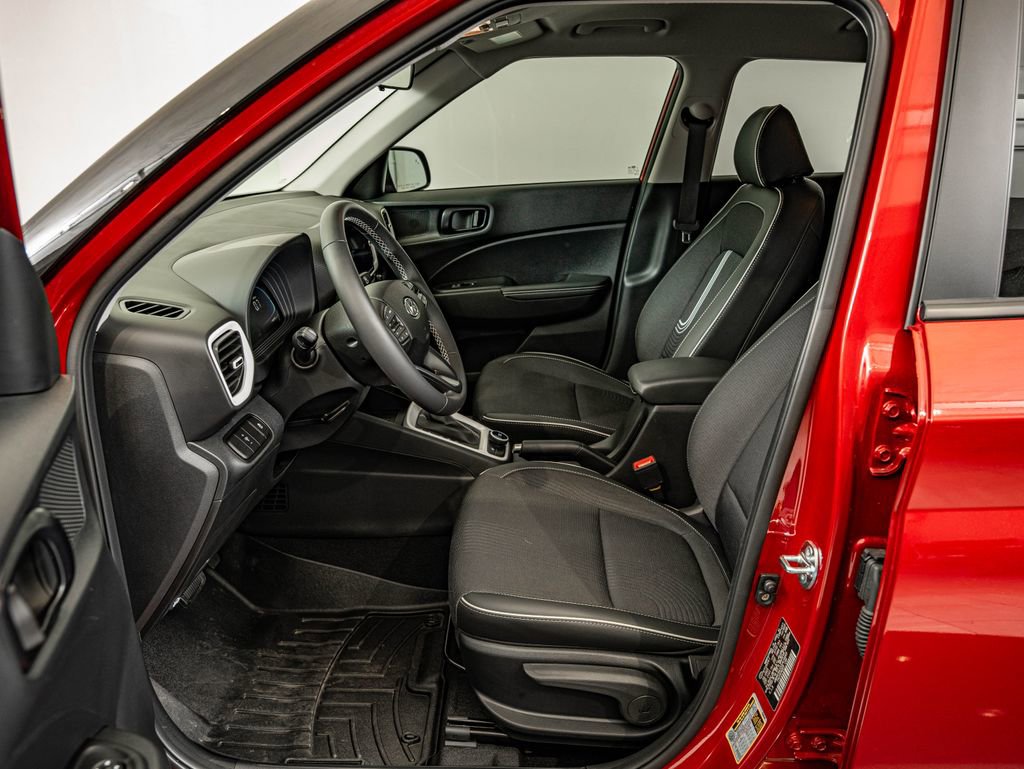Used 2025 Hyundai Venue Limited FWD image 29
