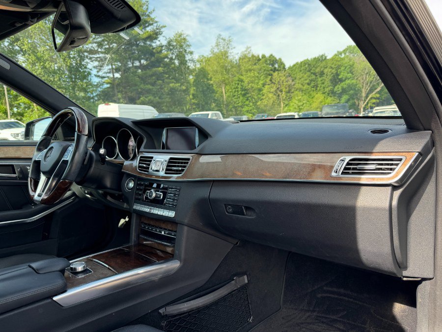 Used 2014 Mercedes-Benz E 550 4MATIC Sedan image 19