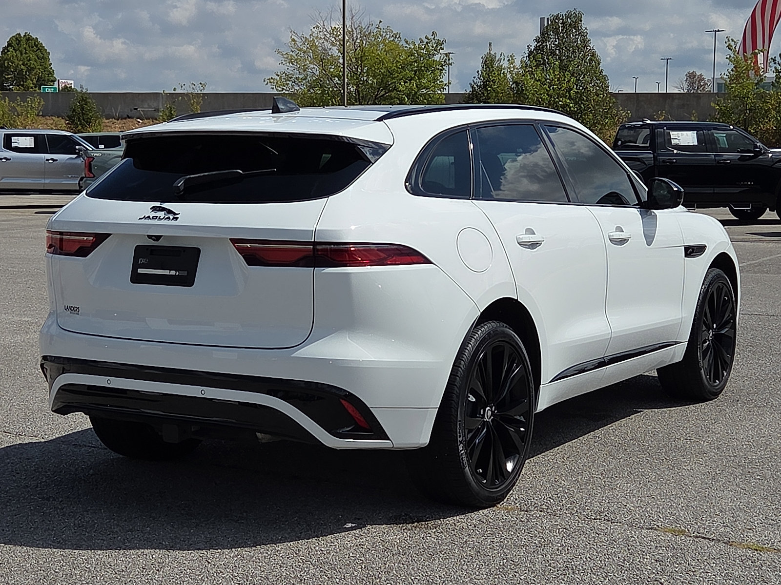 Used 2025 Jaguar F-PACE R-Dynamic S AWD/4WD image 5