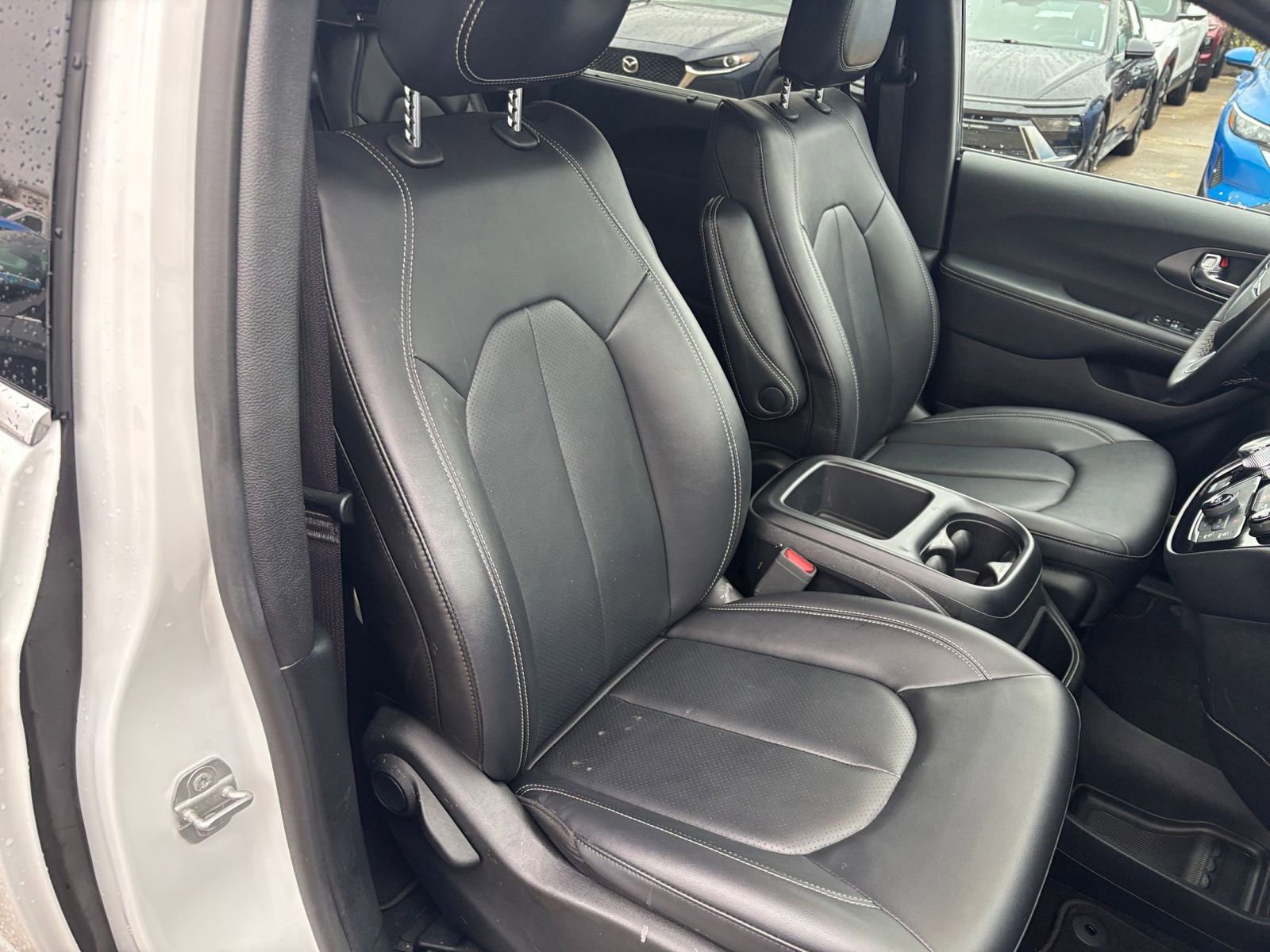 Used 2025 Chrysler Pacifica Select image 39