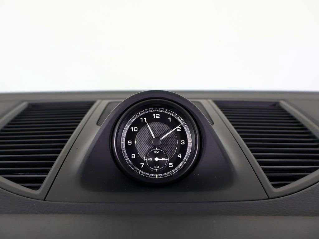 Certified 2025 Porsche Macan image 14