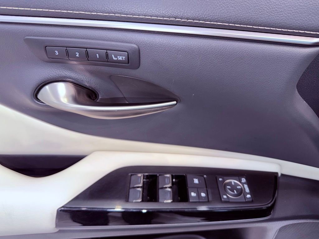 Certified 2024 Lexus ES 350 w/ Premium Package image 18