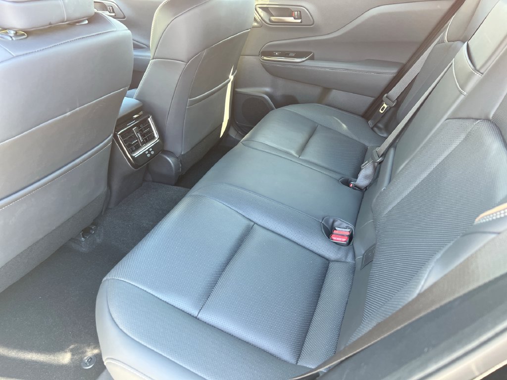 Used 2025 Toyota Crown Signia w/ Advanced Technology Package AWD/4WD image 30
