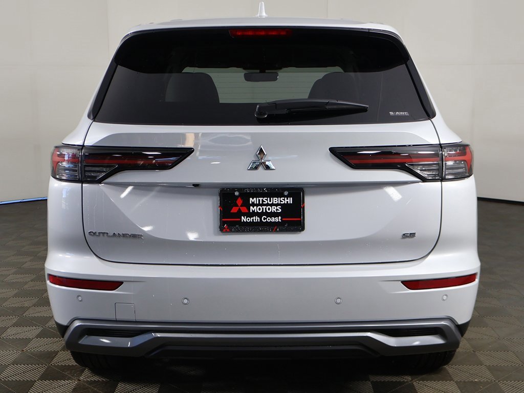 New 2025 Mitsubishi Outlander SE image 14