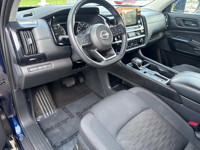 Used 2025 Nissan Pathfinder SV FWD image 24
