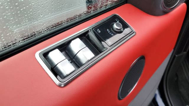 Used 2022 Land Rover Range Rover Sport SVR image 8