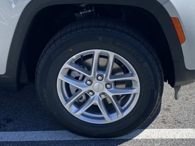 New 2025 Jeep Grand Cherokee 4WD image 11