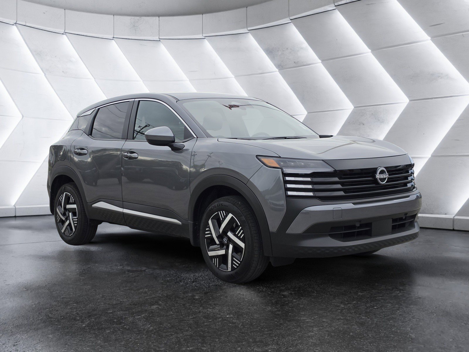 Used 2025 Nissan Kicks SV image 1