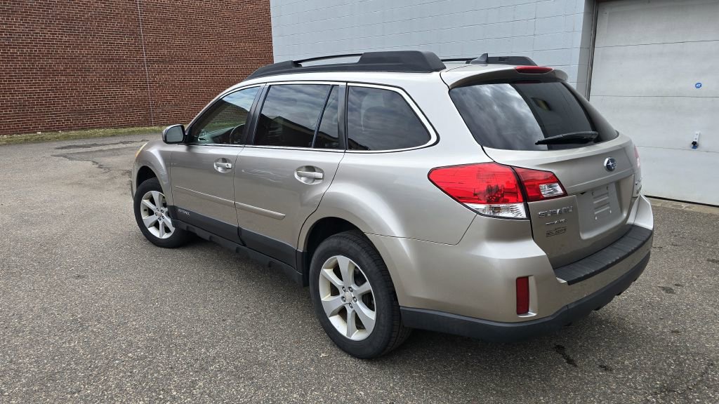 Used 2014 Subaru Outback 2.5i Premium w/ Moonroof Package AWD/4WD image 5