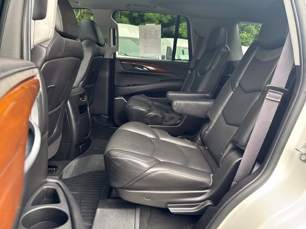 Used 2017 Cadillac Escalade Luxury AWD/4WD image 32