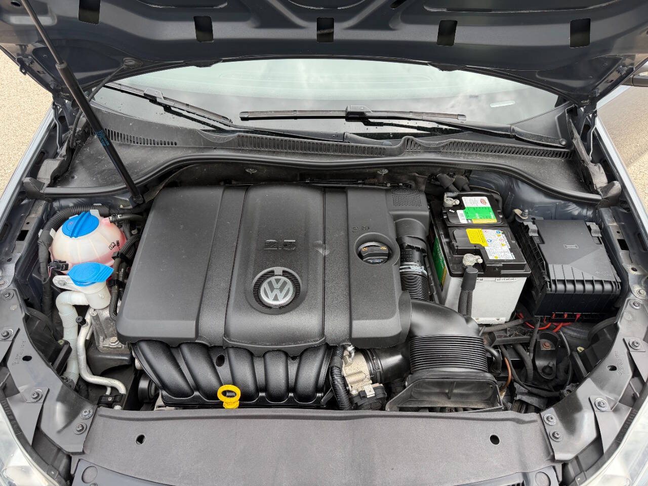Used 2014 Volkswagen Golf 4-Door FWD image 9