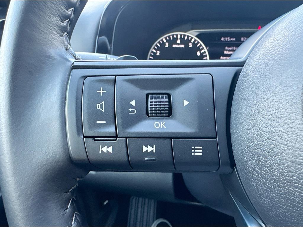 Used 2025 Nissan Pathfinder SV FWD image 10