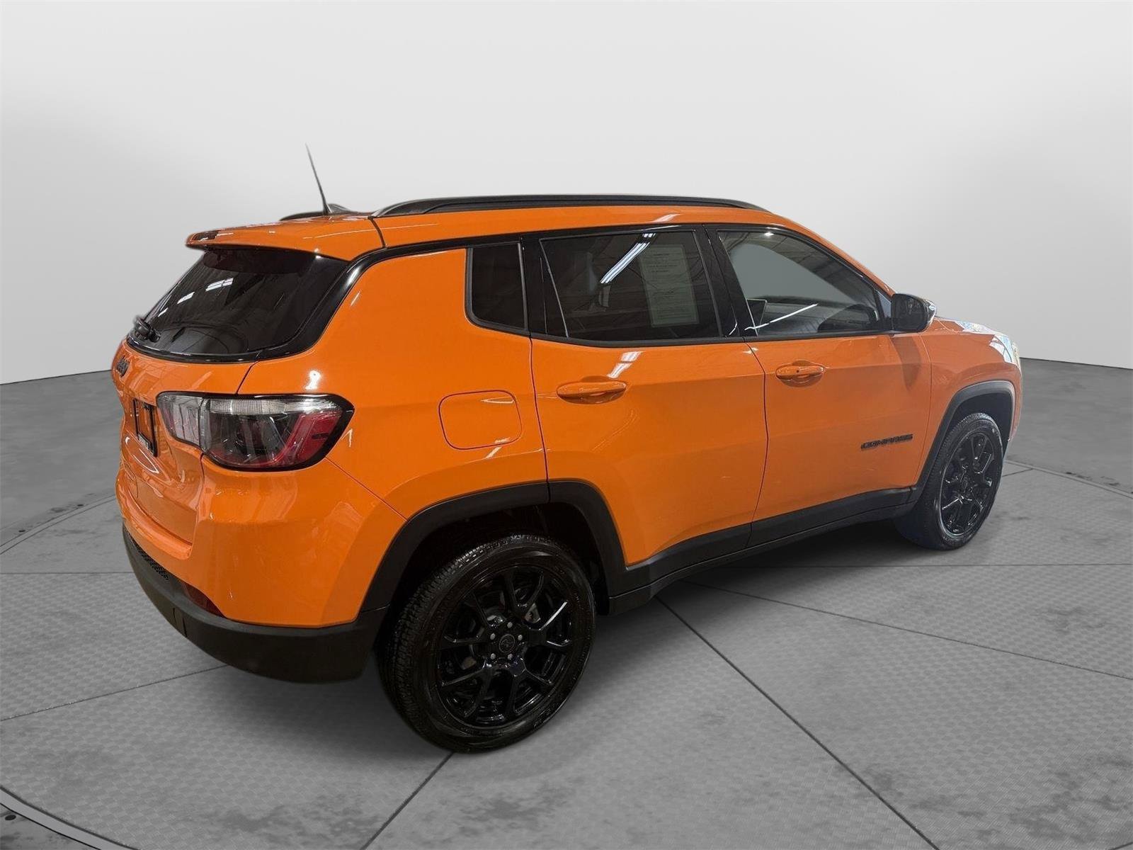 Used 2026 Jeep Compass Latitude AWD/4WD image 10