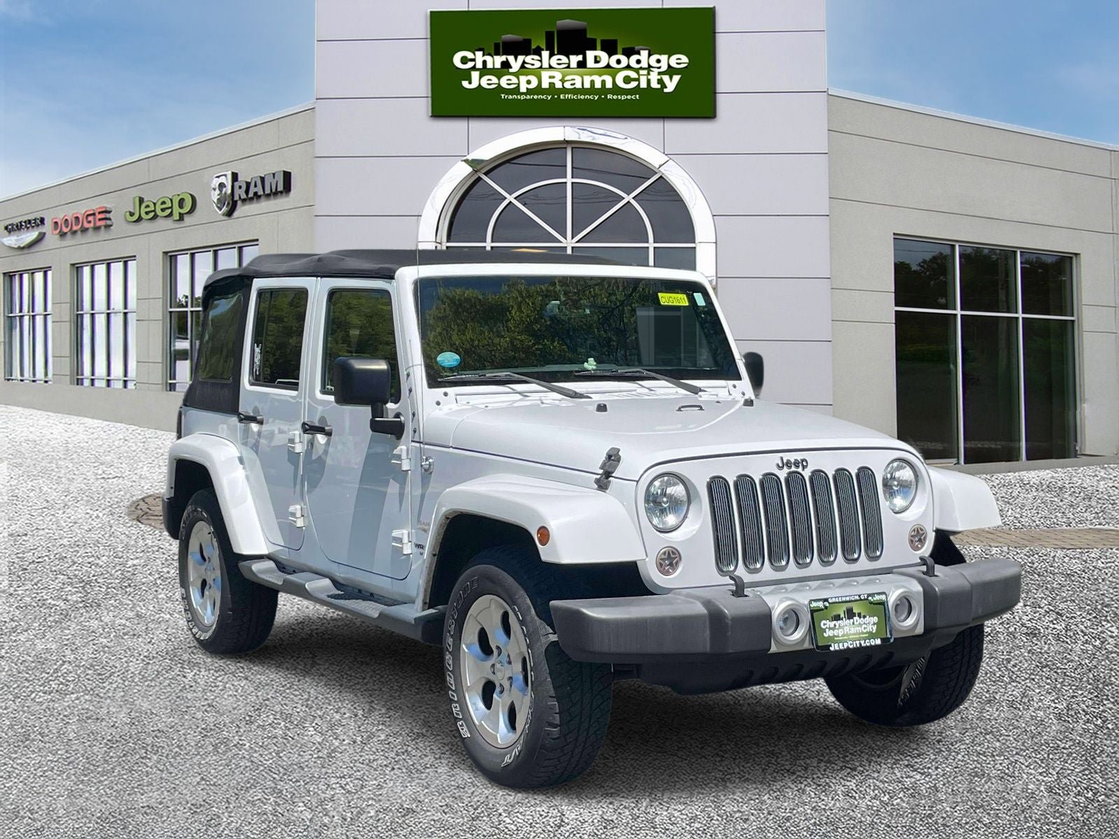 Used 2015 Jeep Wrangler Unlimited Sahara w/ Connectivity Group AWD/4WD image 4