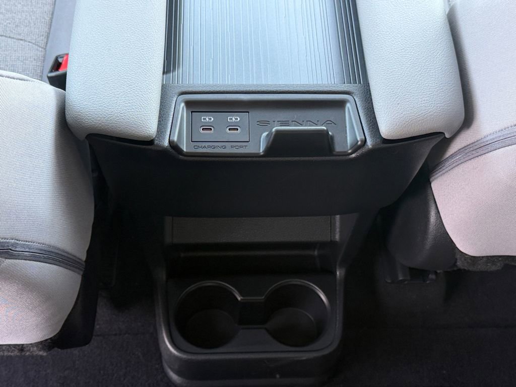 Used 2025 Toyota Sienna LE w/ LE Plus Package image 30