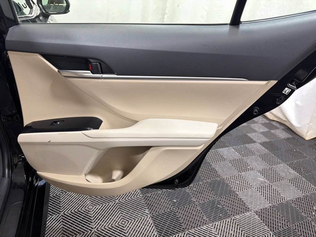 Used 2018 Toyota Camry LE w/ Convenience Package FWD image 12